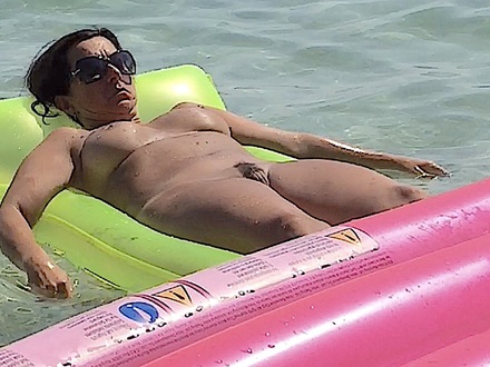 Amateur milf on nude vacation